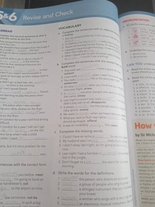 English File Student's Book and Workbook B2.2