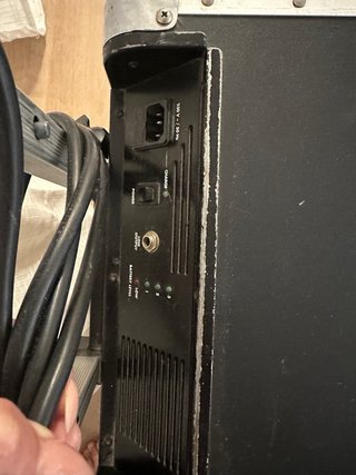Amplificador Portatil Monacor con Batería y Ruedas