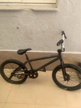 Bicicleta BMX Negra