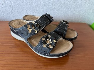 Sandalias Yameiji Negras y Doradas