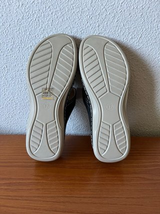 Sandalias Yameiji Negras y Doradas
