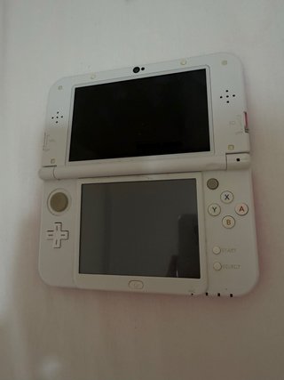 Nintendo 3DS XL Rosa con Cargador y funda.