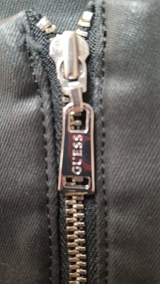 Mono Guess Negro Cremallera Delantera