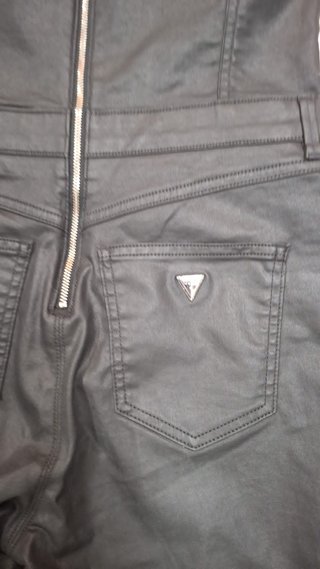 Mono Guess Negro Cremallera Delantera