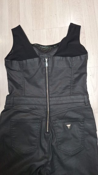 Mono Guess Negro Cremallera Delantera