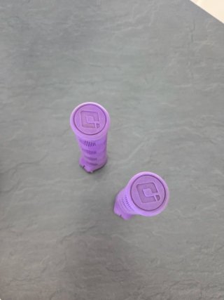 Puños Odi para bicicleta, color morado