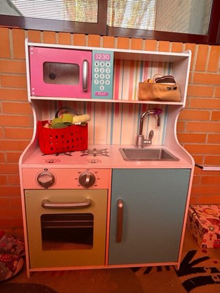 Cocinita de juguete con accesorios