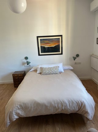 Edredón cálido y almohada alta beige