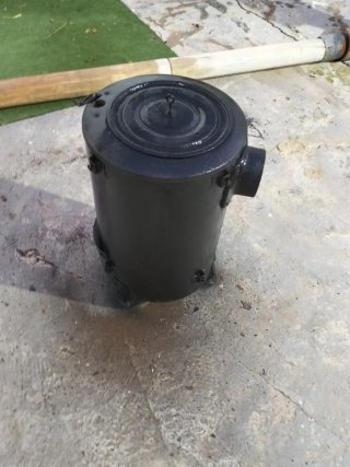 Estufa chimenea de metal negra
