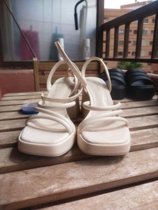 Sandalias tacón blancas