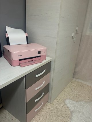 Dormitorio infantil compacto.