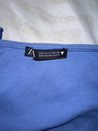 Top azul fruncido con cordón