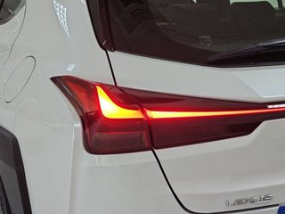 Lexus UX 2.0 300h UX Plus