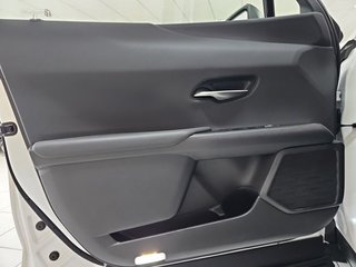 Lexus UX 2.0 300h UX Plus