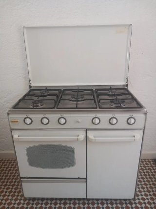 Cocina de gas butano marca Orbegozo