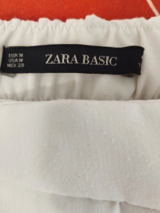 Pantalón Zara blanco con raya lateral