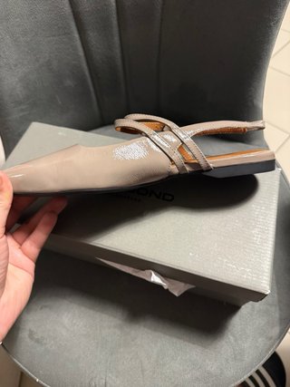 Scarpe slingback beige con cinturino
