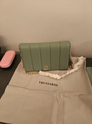 Borsa a tracolla Trussardi verde con dettagli oro