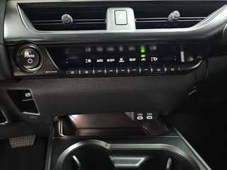 Lexus UX 2.0 300h UX Plus
