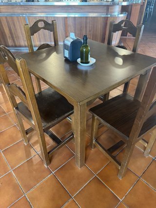 Lote de 4 sillas de madera