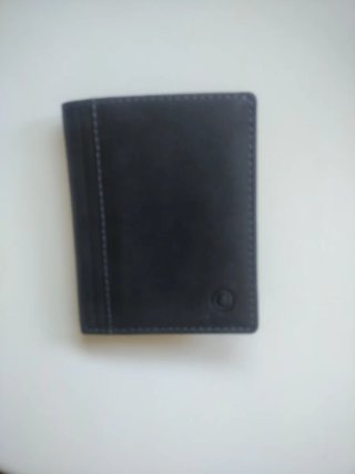 Cartera/Billetera negra con logo rojo
