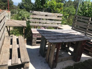 Conjunto mesa y bancos de palets