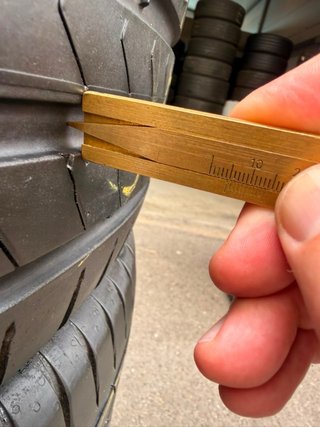 Neumáticos Continental 235/55/18 100V