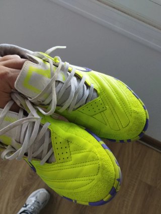 Zapatillas de fútbol sala verdes y blancas