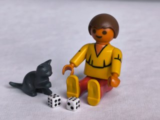 Playmobil niño con gatito y dados