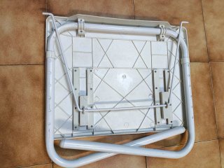Mesa auxiliar plegable blanca