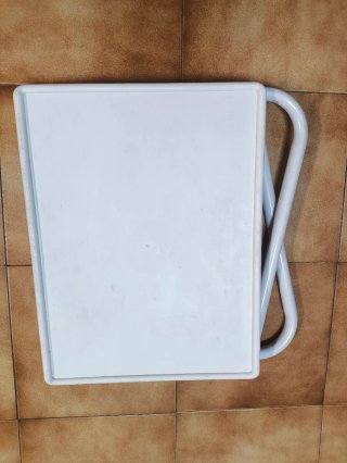 Mesa auxiliar plegable blanca