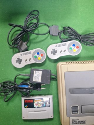 Super Nintendo con 2 mandos y Mario All-Stars