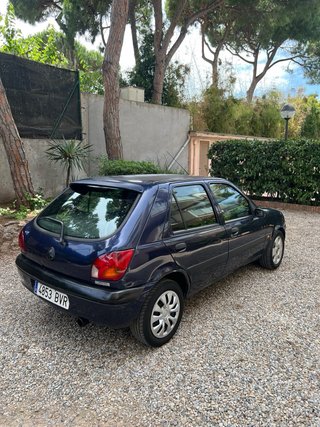 Ford Fiesta DISTINTIVO B