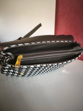 Bolso negro y color taupe oscuro metalizado