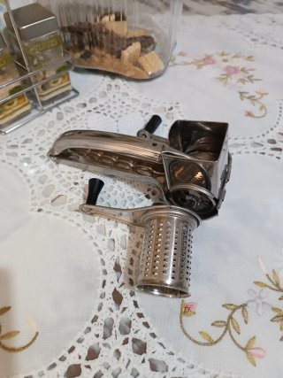 Rallador de cocina vintage metal y plástico