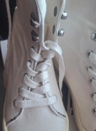 Botines deportivos blancos