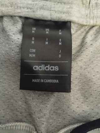 Pantalón corto gris Adidas