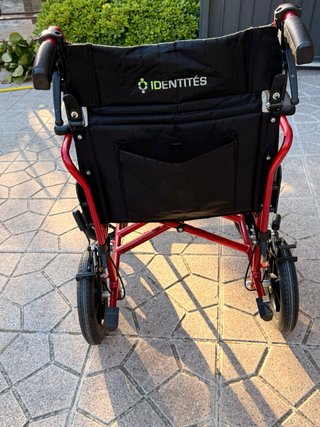 Silla de Ruedas Roja con Cojín Antiescaras