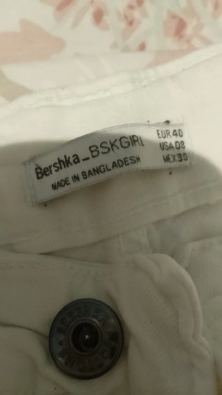 Pantalones vaqueros blancos cortos de niña