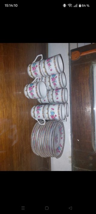 Juego de tazas y platillos floral