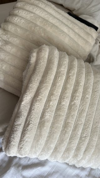 Cojines de forro polar beige (2 unidades)