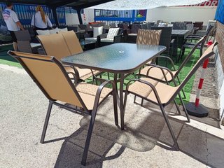 Mesa y 6 sillas de exterior