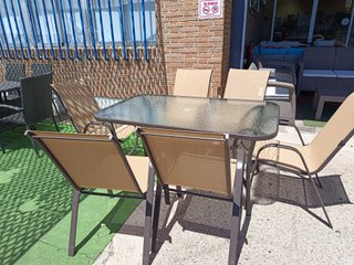 Mesa y 6 sillas de exterior