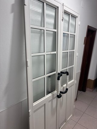 Puerta exterior aluminio doble hoja