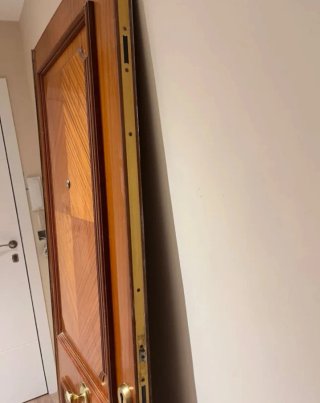 Puerta de entrada madera
