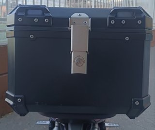 Baúl de moto de aluminio