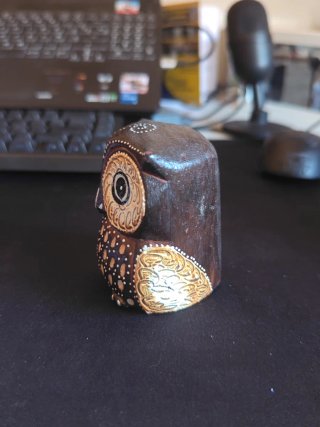 Figura artesanal búho de madera