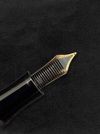 Montblanc Voltaire 18K Pluma Estilográfica