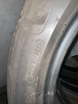 2 Neumático Michelin 235/45 R18 98Y