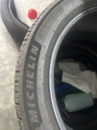 2 Neumático Michelin 235/45 R18 98Y
